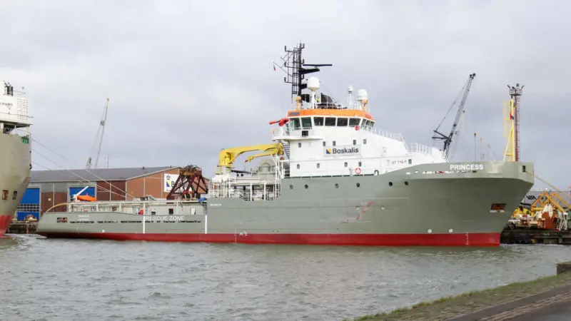 The Boskalis fleet includes around 20 oceangoing and anchor-handling tugs (Peter Barker)