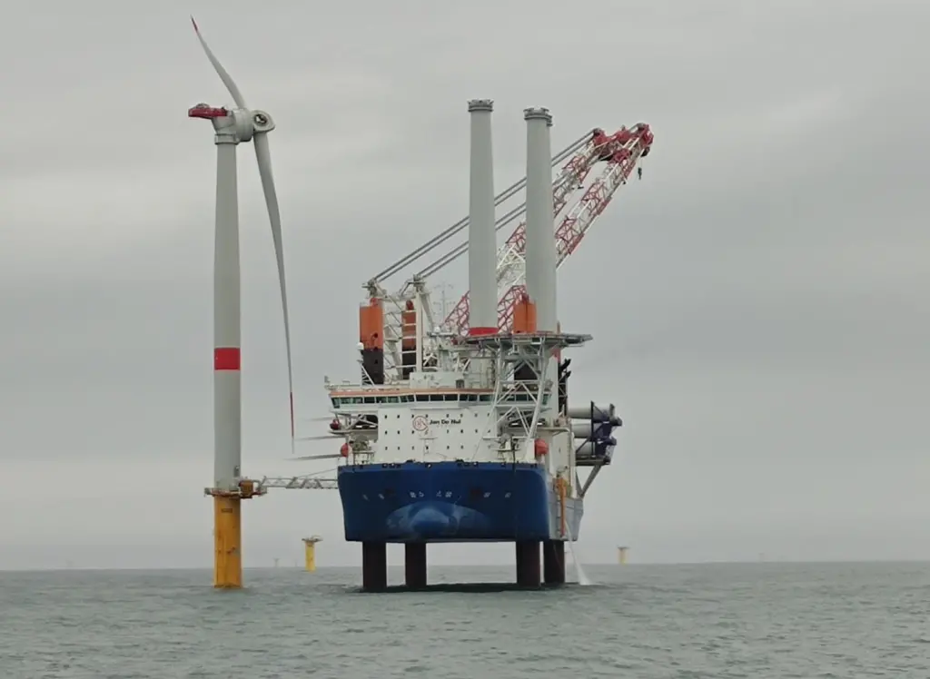 France - Saint-Nazaire Offshore Wind Farm - Vole au vent