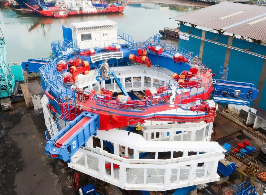 The system is enabling monopile installation from a moored floating vessel