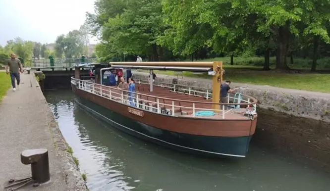 The Aister-built barges have already been delivered to France