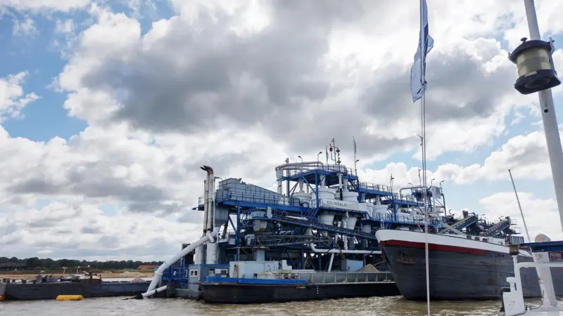 Alewijnse has upgraded the complete control system on board the floating sand processing installation Kaliwaal 41