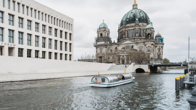Oranje Nassau, a 20 metre water taxi operating on Berlin’s urban waterways, is powered by a Torqeedo Deep Blue 50i electric drive