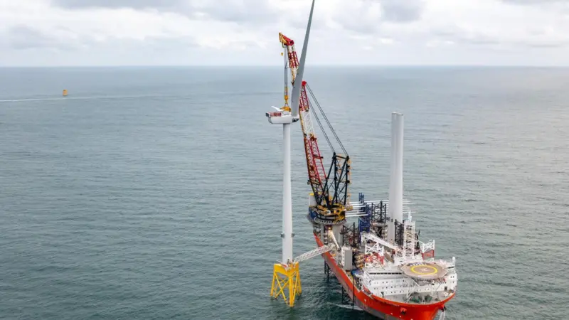 seagreen_Osprey_first turbine install 2