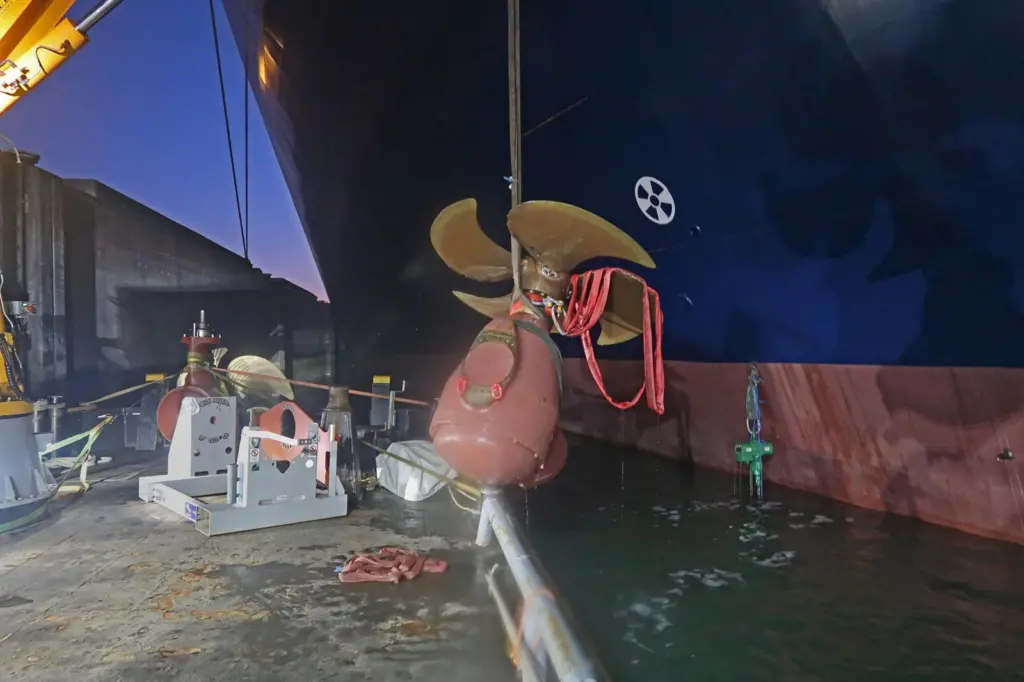 Hydrex bow thruster replacement