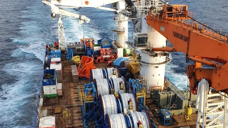 This was the first time an MDL tensioner was used for the installation of a wire rope off a CSV