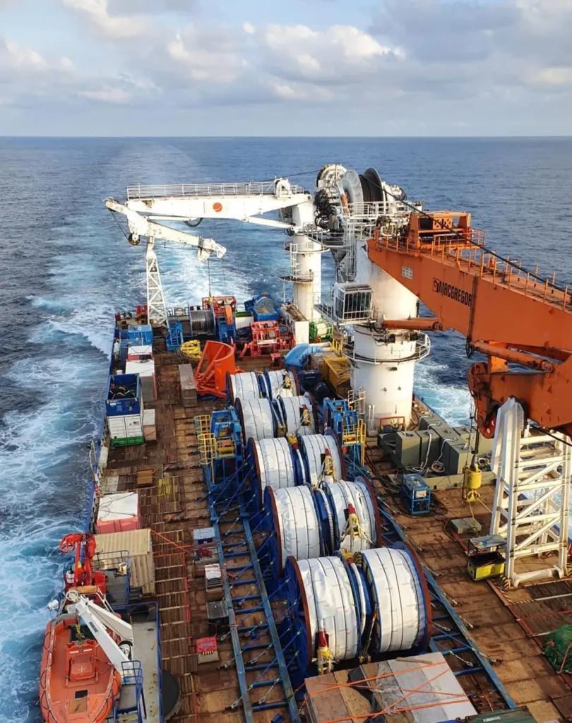 This was the first time an MDL tensioner was used for the installation of a wire rope off a CSV
