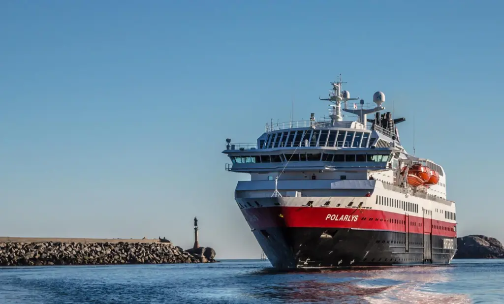 NAUTConnect_Hurtigruten_Coastal_Express_ship_MS%20Polarlys_Image_care_of_Hurtigruten
