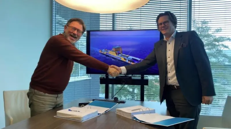 Kongsberg Maritime sales director Roger Trinterud (right) and Cor Hoogendoorn, owner and director of Holland Shipyard Group