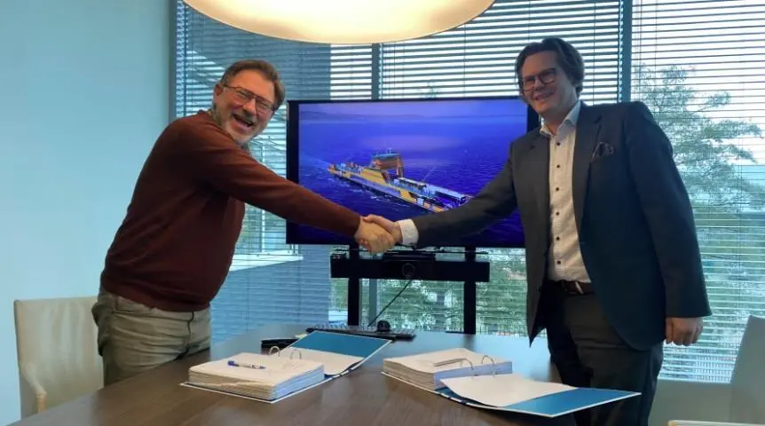 Kongsberg Maritime sales director Roger Trinterud (right) and Cor Hoogendoorn, owner and director of Holland Shipyard Group