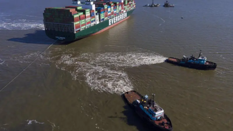 Tugs attempt to free the 'Ever Forward' (AP-Julio Cortez-wtopnews)