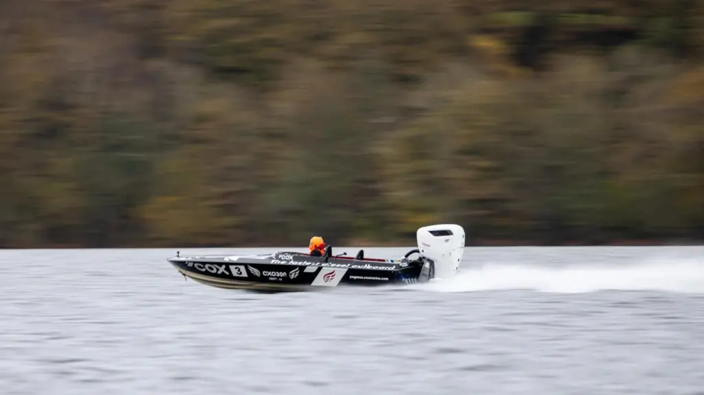 World-record-for-speed-set-by-Cox-Marine