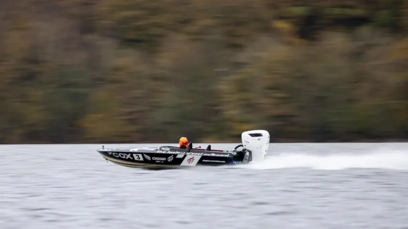 World-record-for-speed-set-by-Cox-Marine
