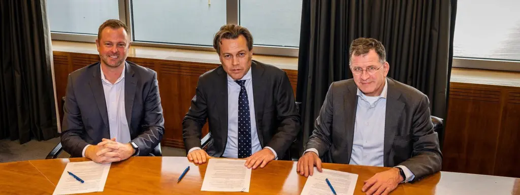 Damen, Caterpillar and Pon Power sign the MoU (Pon Cat)