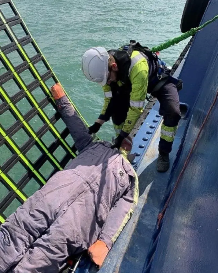 Casualty recovery may involve minimal crew involvement (Solent Towage)