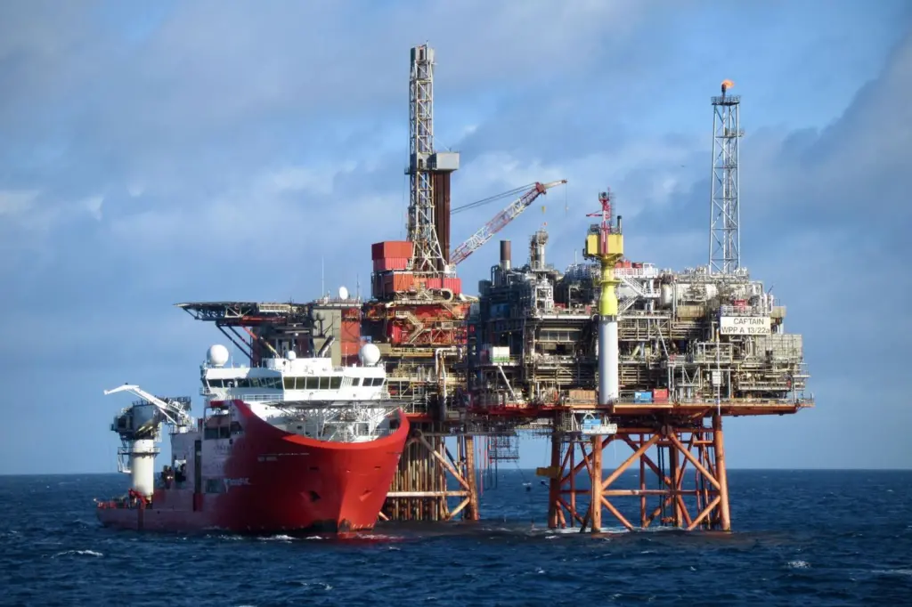The Jumbo heavy-lift vessel Fairplayer installing the caisson