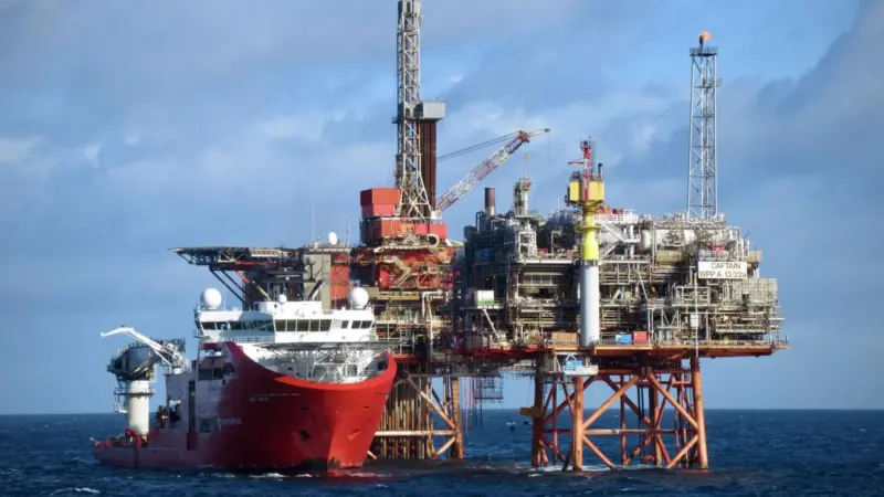 The Jumbo heavy-lift vessel Fairplayer installing the caisson