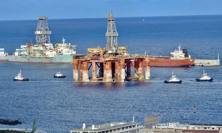 Seven Boluda tugs assisted 'Blackford Dolphin' in Las Palmas (Nicolas Arocha)