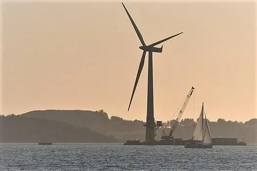 Floating wind turbine