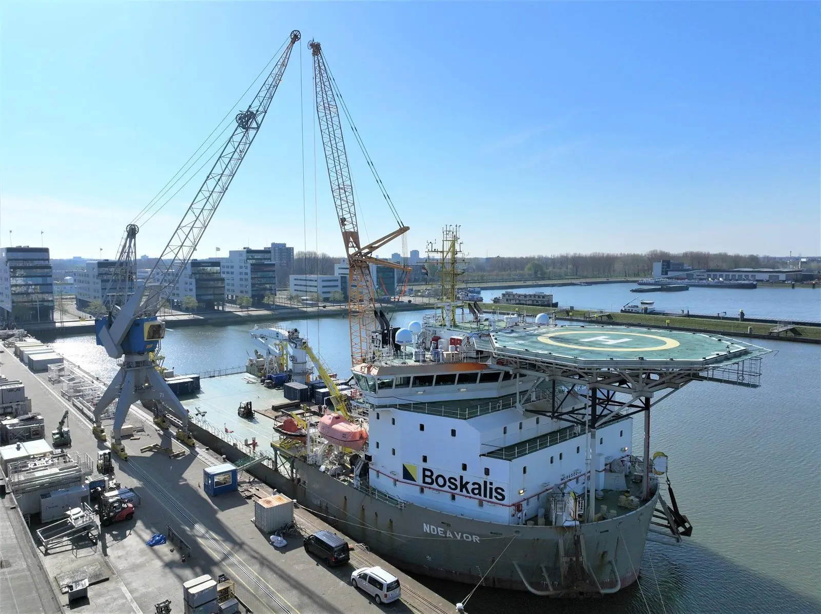 1_mobilization-boskalis-ndeavor-for-safer-oil-removal-operation_copyright-bosalis