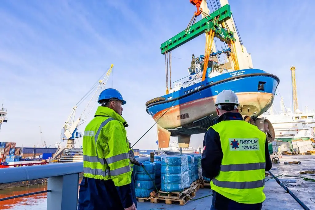 Fairplay Towage Group takes delivery of two Damen tugs and places order for three more (Damen)