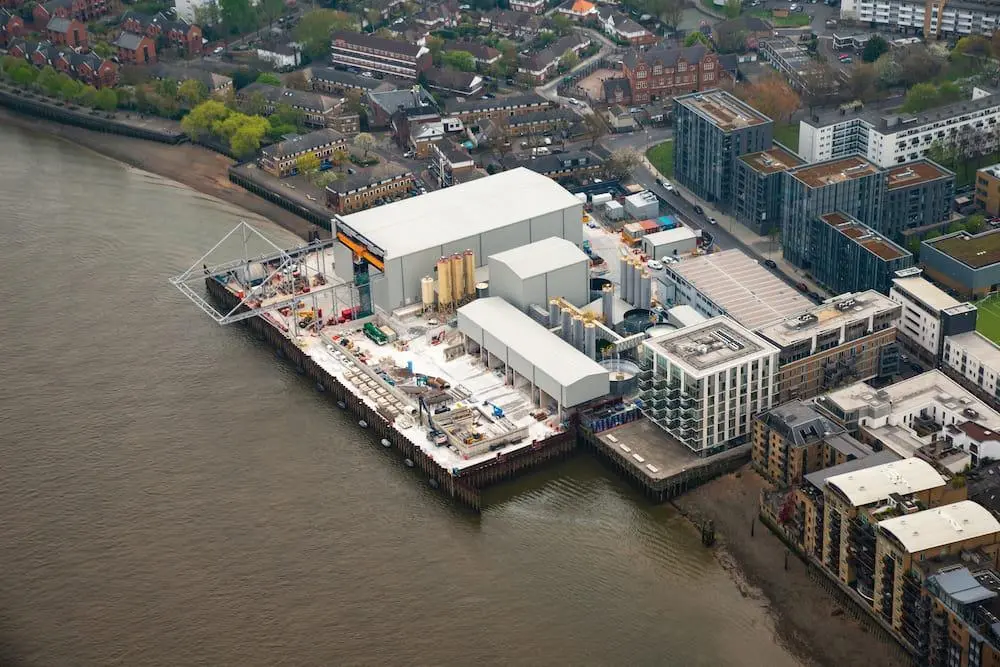 The cofferdam built as part of improvements to the Thames sewerage system is being decommissioned