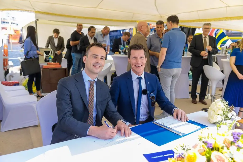 DMS takes delivery of first extra-shallow draught Damen Multi Cat 3313 SD (Damen)
