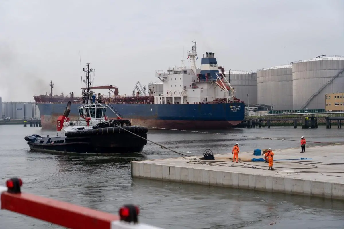 The first tunnel section leaves Damen Verolme shipyard (Rijkwaterstaat)