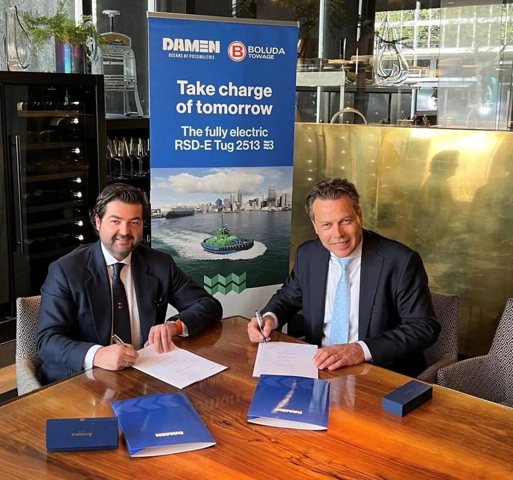 Contract signing between Damen Shipyards and Boluda Towage (Damen)