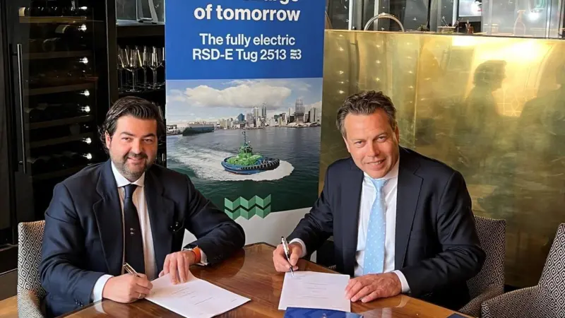Contract signing between Damen Shipyards and Boluda Towage (Damen)