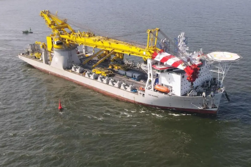Heavy lift vessel Les Alizes of Jan De Nul Group