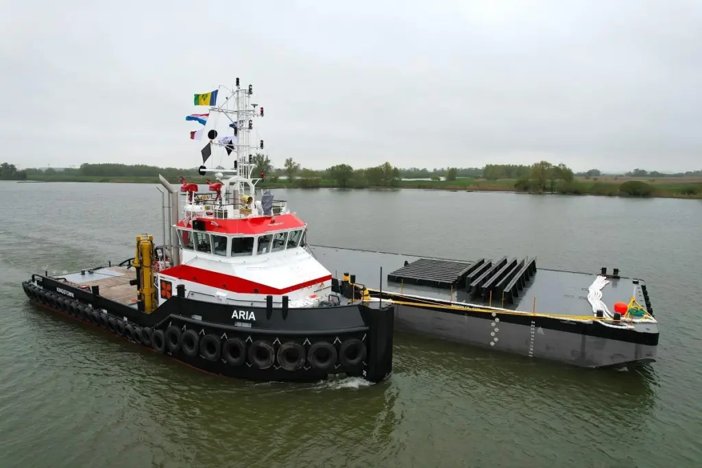 Damen delivers Shoalbuster 3209 'Aria' and a Stan Pontoon 4113 to A. R. Singh Contractors Ltd. (Damen)
