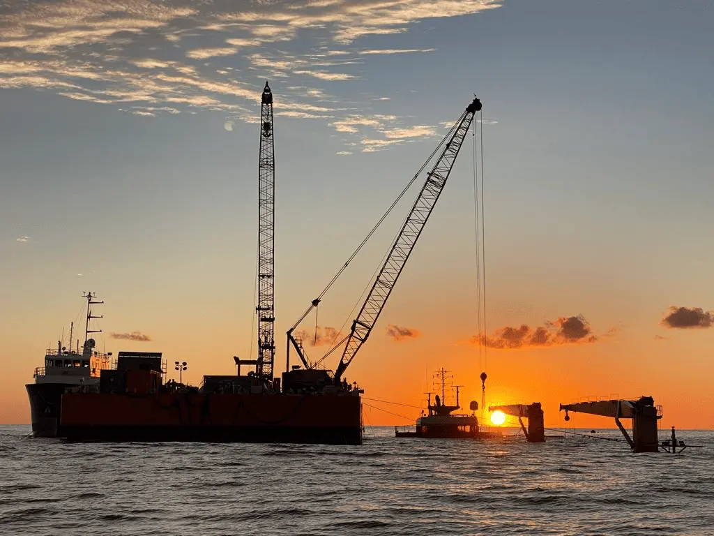 Resolve's crane barge removes hydrocarbons from a vessel near Abaco Island, Bahamas (Resolve)