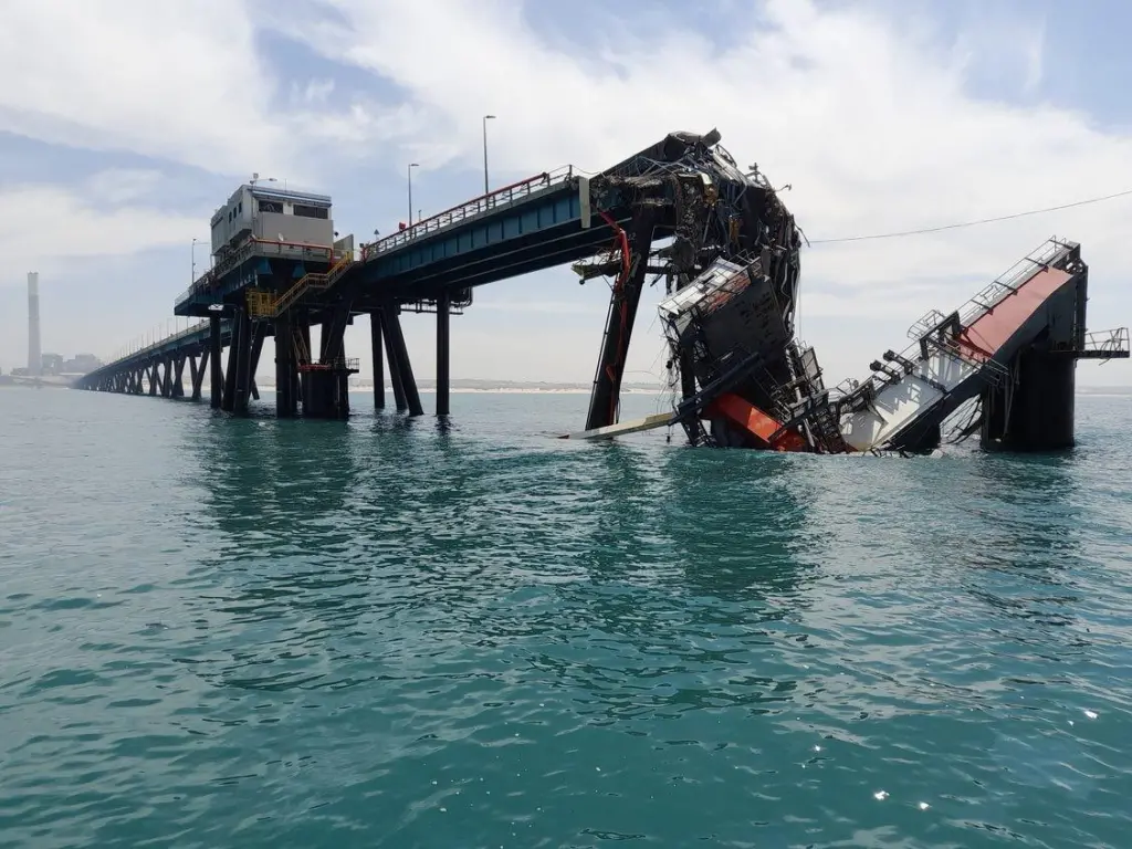 Collapsed jetty