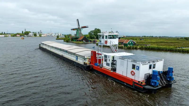 Kotug's E-Pusher tug and barges will transport cocoa beans between Amsterdam and Zaandam (Kotug)