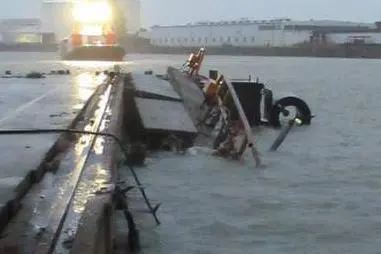 Damage to the quay by the vessel Don Quijote