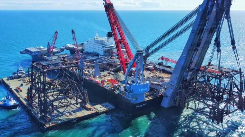 DP3 DP4 Jacket lift with the Pioneering Spirit - Allseas