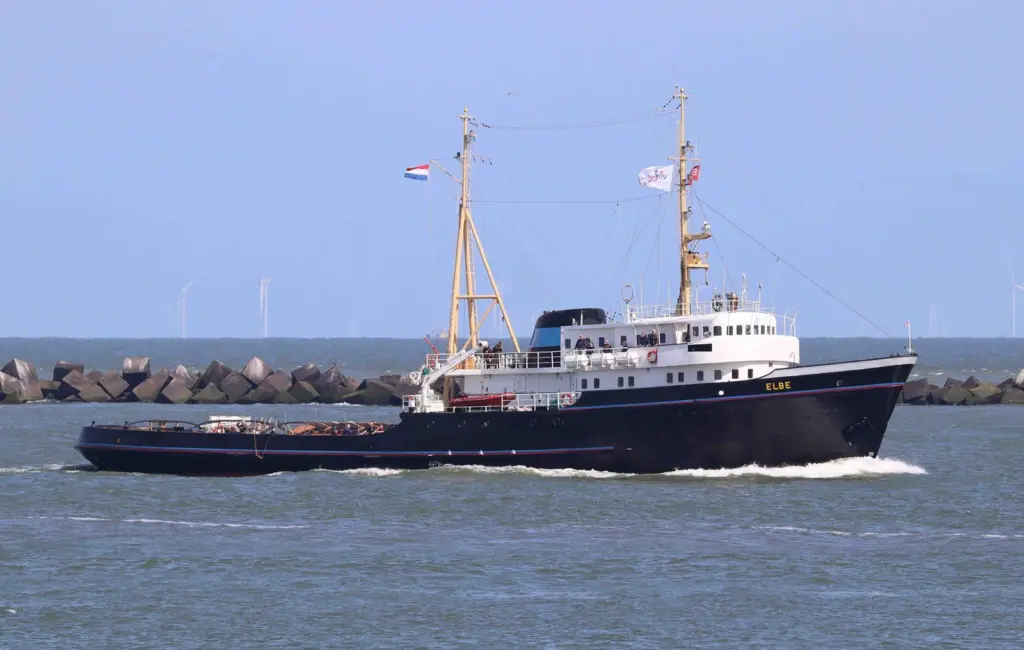 The preserved Dutch museum tug 'Elbe' manned by volunteers is fully certificated to carry fare-paying passengers (Peter Barker)