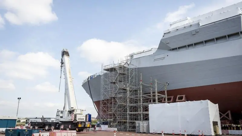 HMS Glasgow on the Clyde