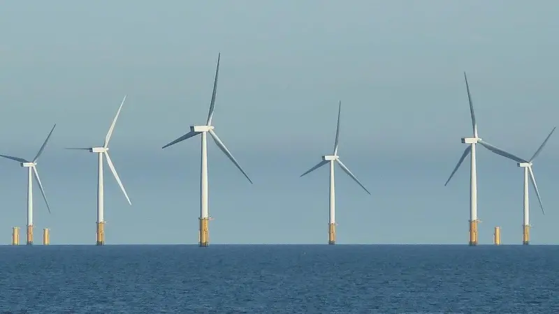 1200px-Offshore_windfarm,_Skegness_-_geograph.org.uk_-_2687237