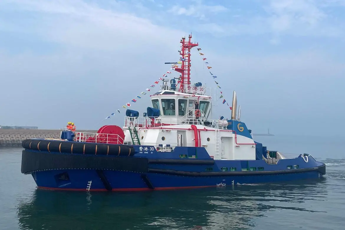 The Chinese pair are built to RAL RAmpsarts 3500 designs (RAL)