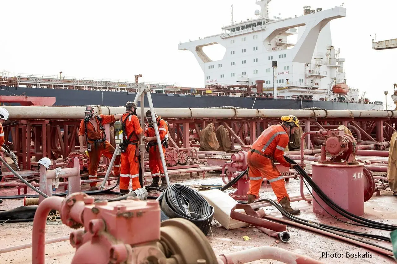 Pumping oil off the FSO Safer