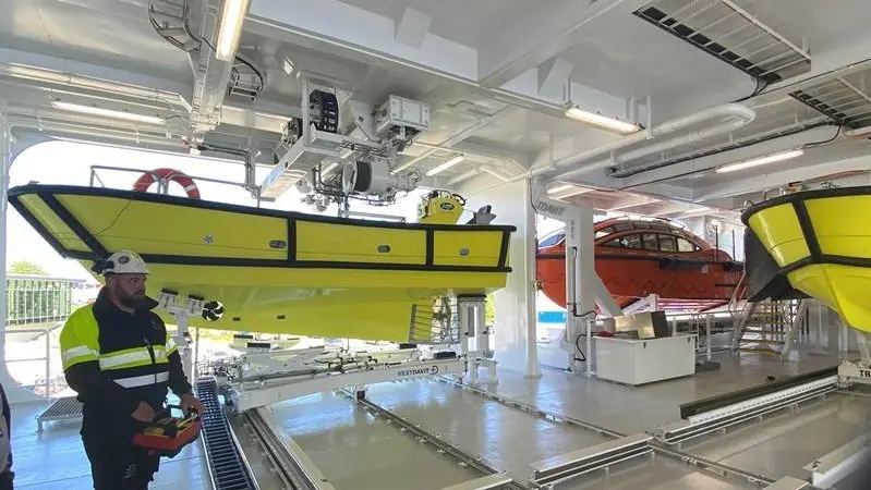 Vestdavit Mission Bay system and davit