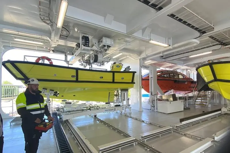 Vestdavit Mission Bay system and davit