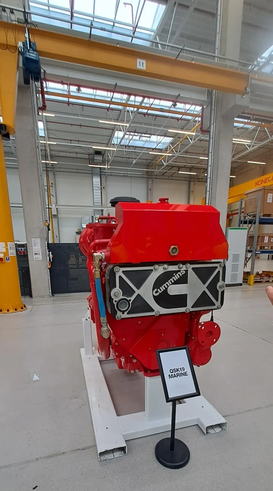 Model QSK19 marine engine