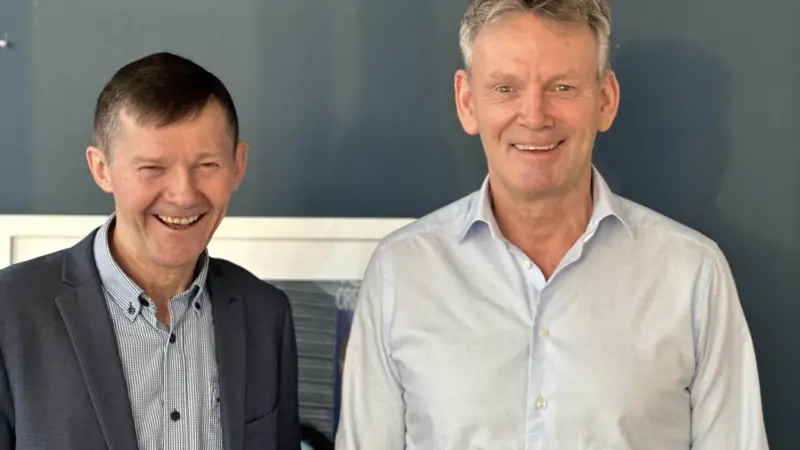 Space Norway CEO, Dag H. Stølan (l) and Telenor Satellite CEO, Morten Tengs