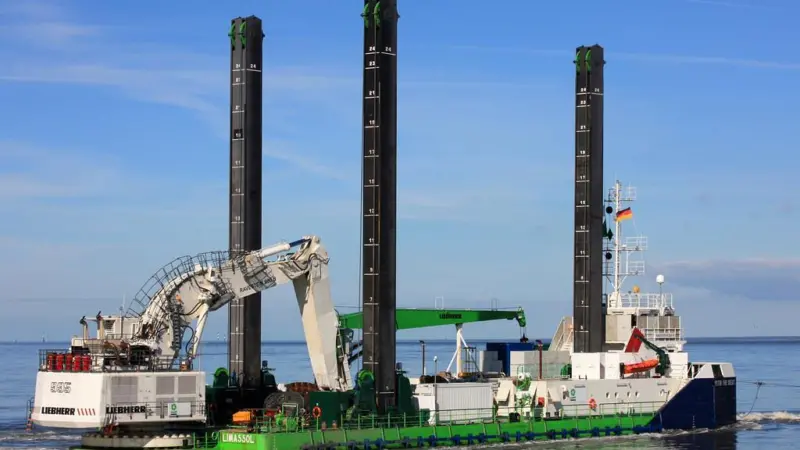 backhoe dredger