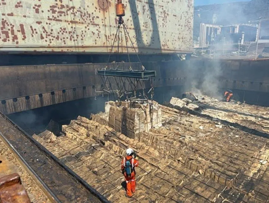 The burning wood pulp bales were removed in Cape Town by Smit Salvage (Smit - ISU)