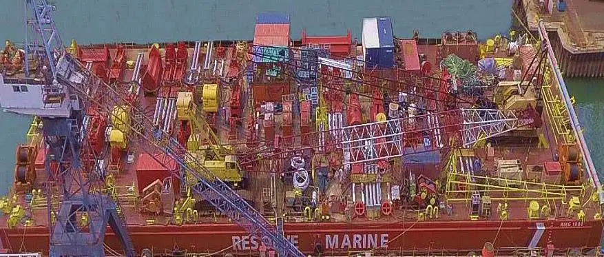 Resolve deployed its barge RMG 1000 to raise the pusher tug (Resolve)