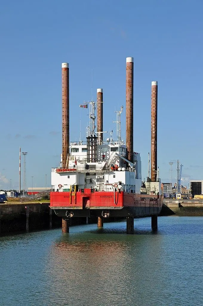 Wind_Jackup_Barge_R02