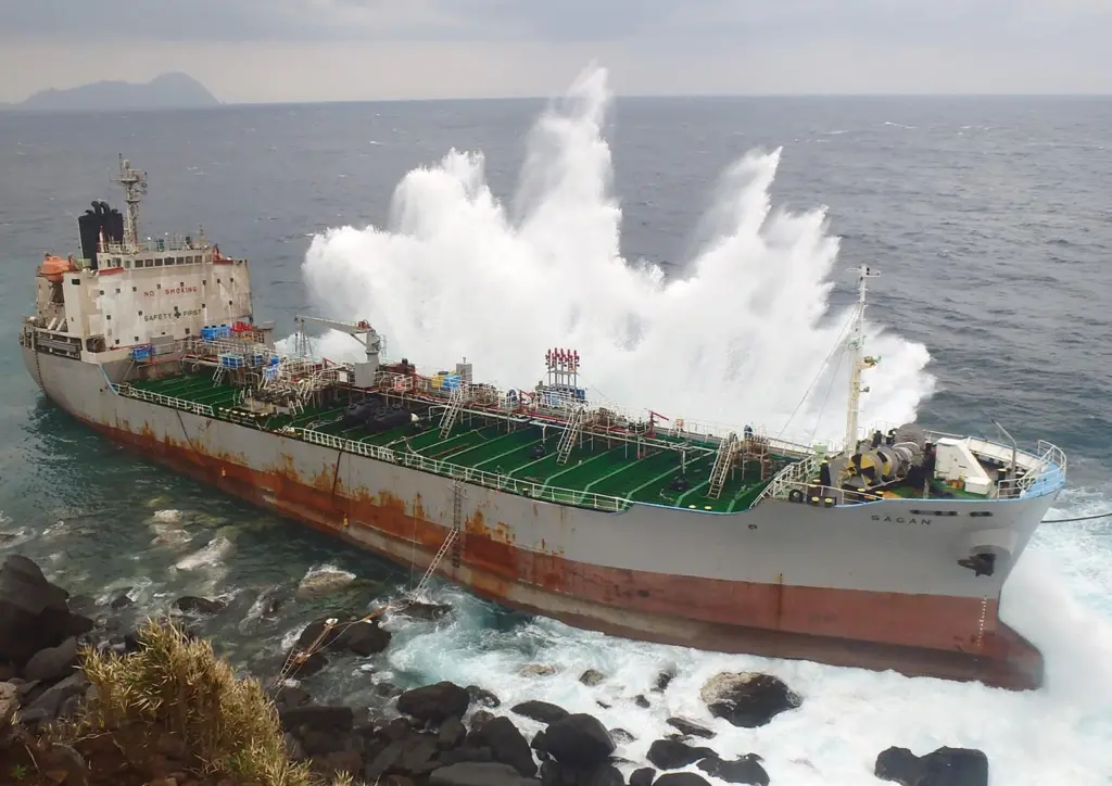 Groundings are just one of many types of incidents marine salvors have to respond to (ISU)